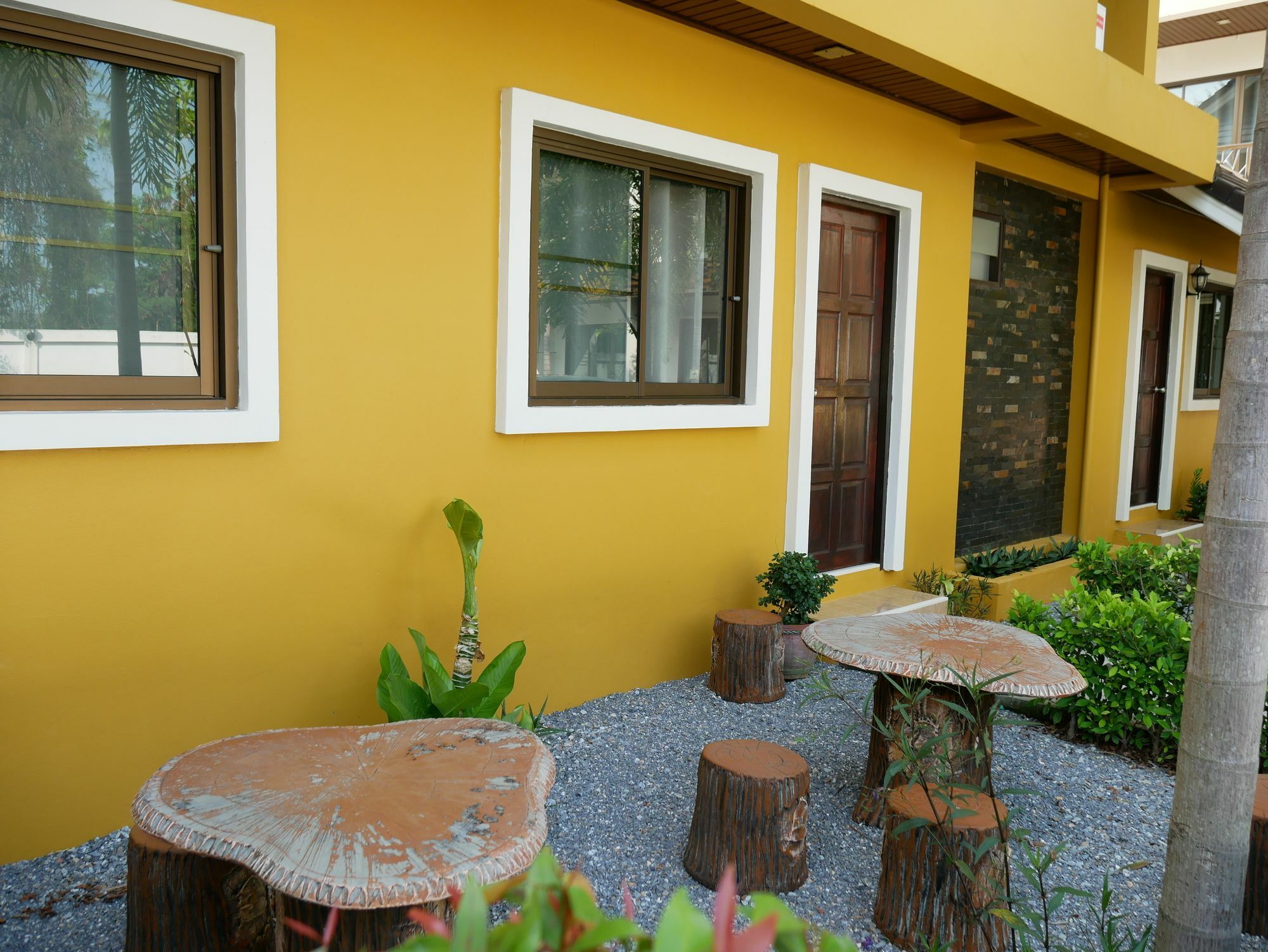 Yellow House Rayong Ban Phe Exterior photo